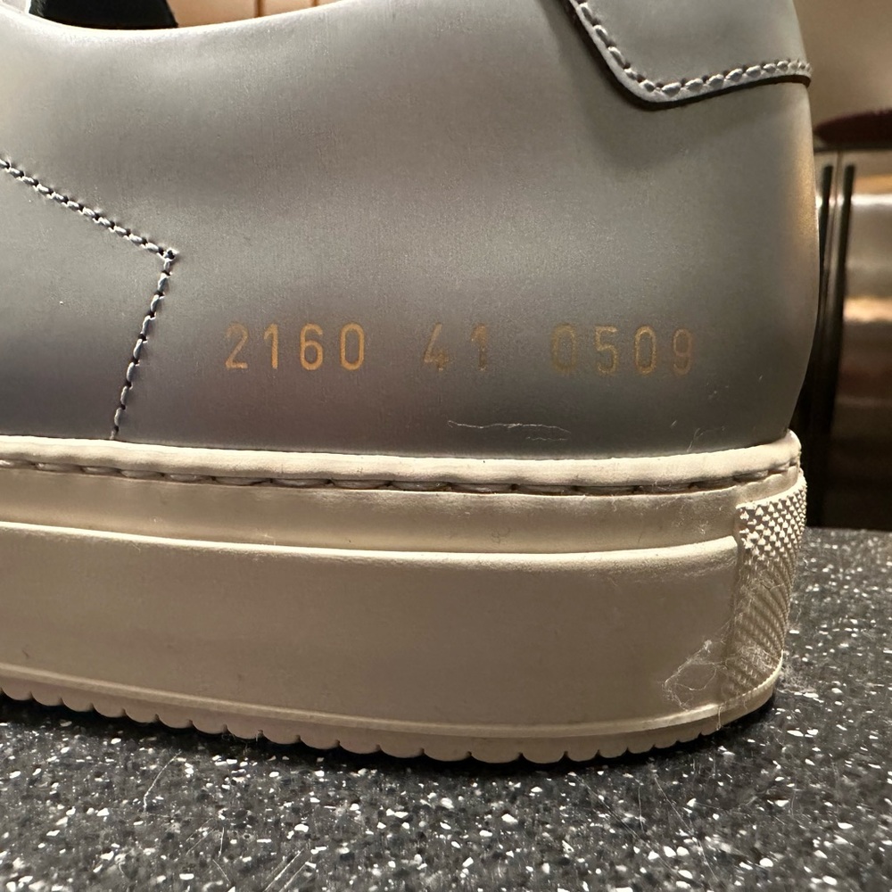 Common Projects Silver Leather Sneakers. Size 41. - Picture 7 of 8
